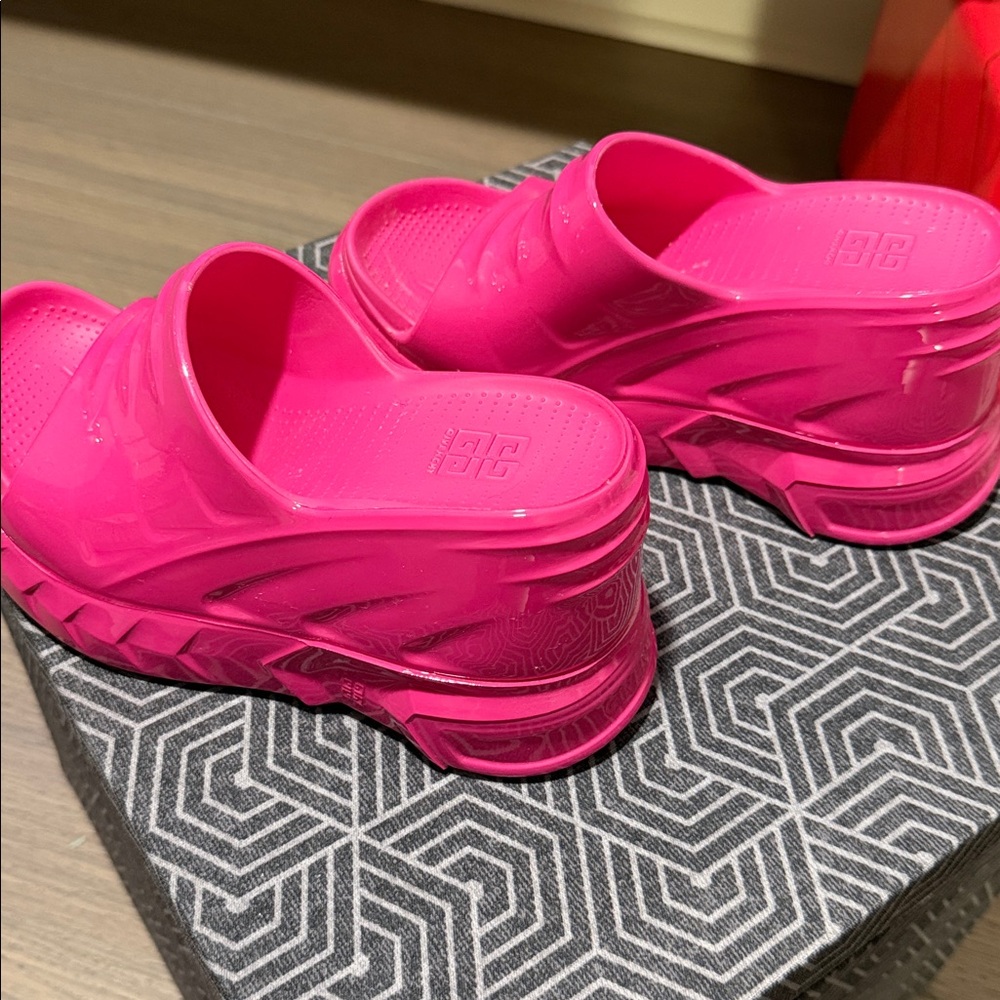 GIVENCHY Marshmallow Wedge Sandals - SZ 35/US 5 - Hot Pink - Picture 8 of 9